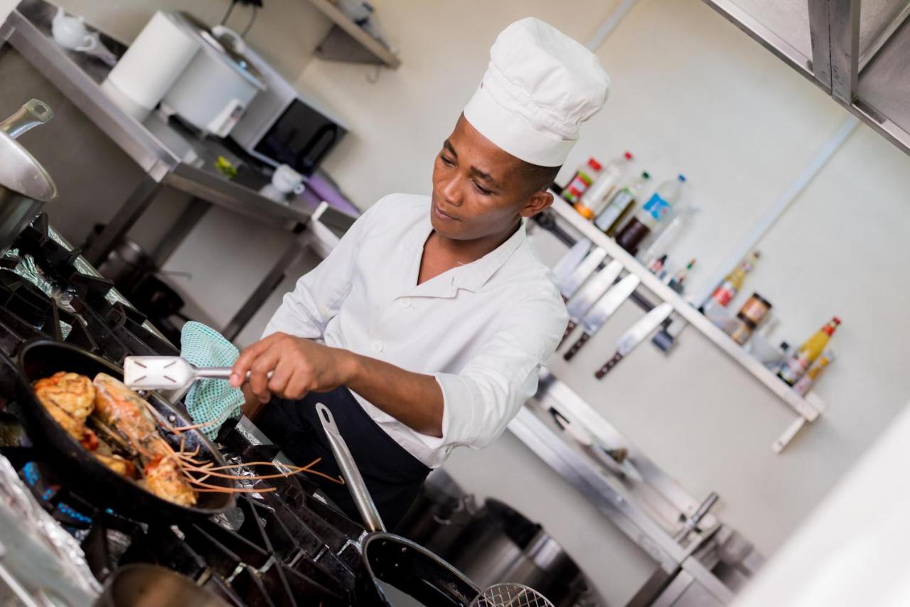 Baobab Tree Hotel & Spa Mahajanga Luaran gambar